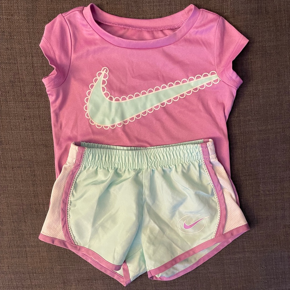 Nike Dri-FIT Tempo Tee & Short Set